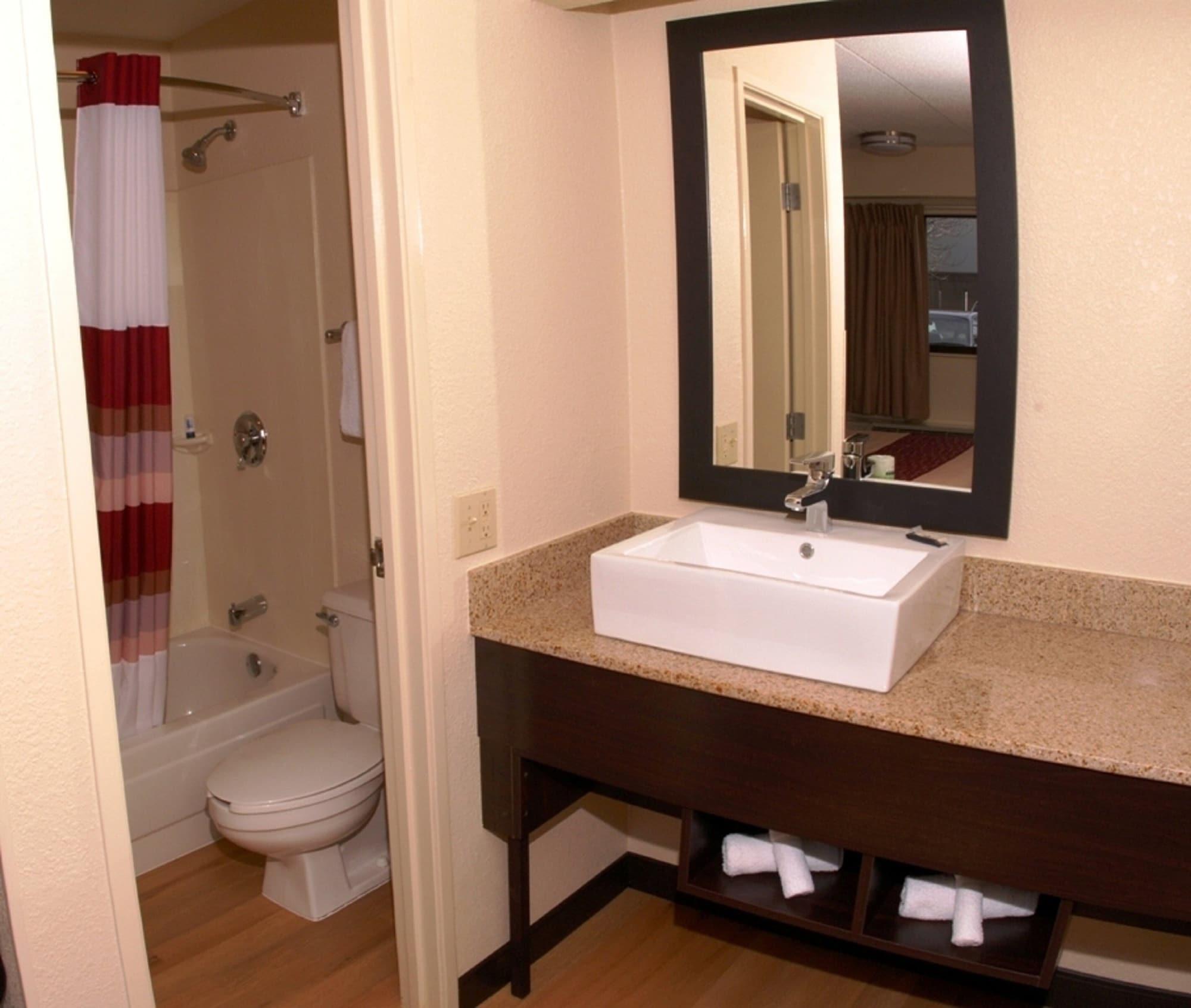 Red Roof Inn Plus+ Philadelphia Airport Essington Dış mekan fotoğraf